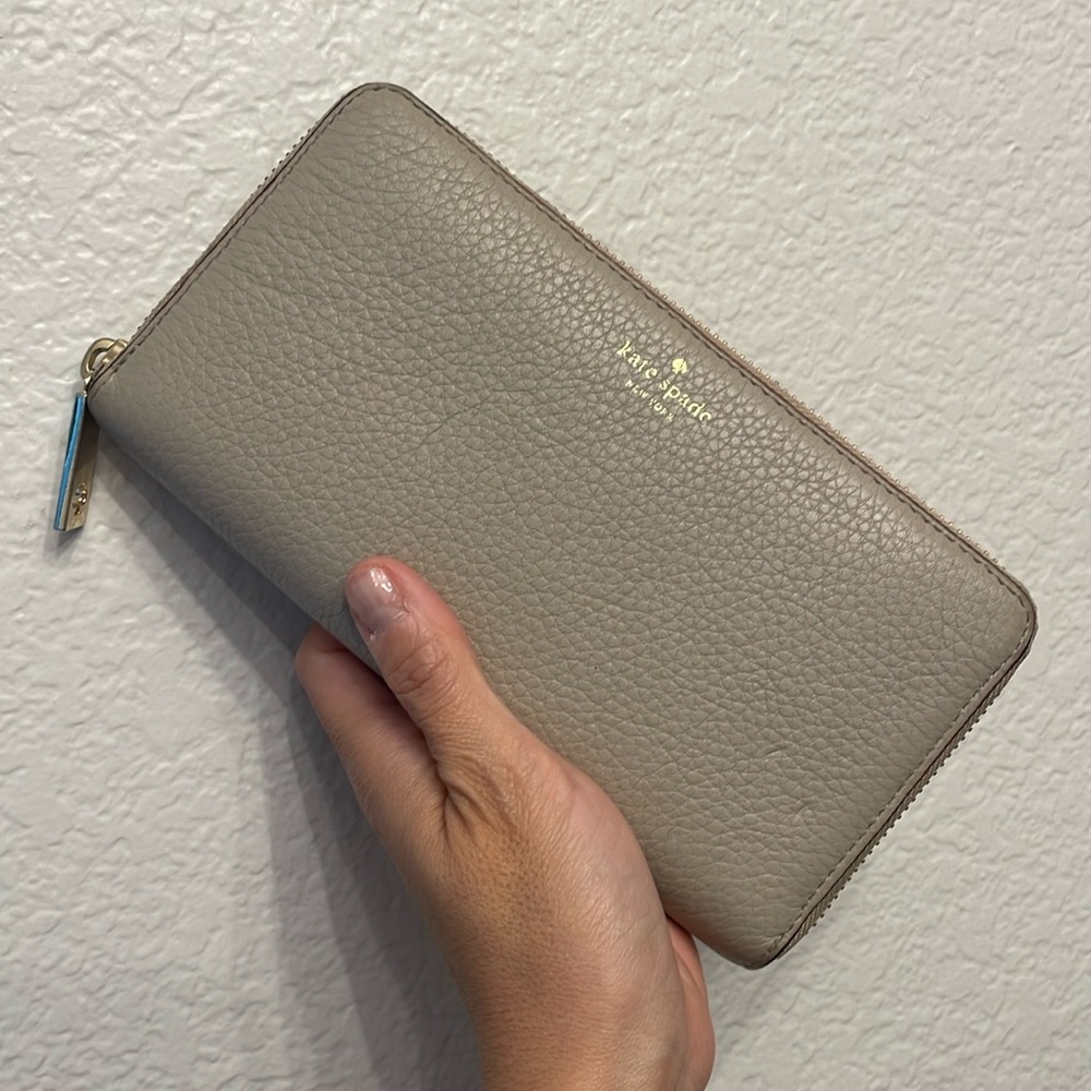 ♠️ Kate Spade ♠️ Larchmont Ave. wallet